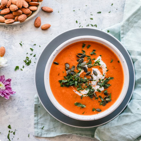 Gemüsesuppe und Mandeln